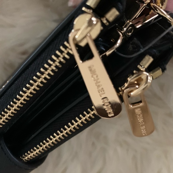 MICHAEL KORS CROSSBODY & WRISTLET SET! NWT! - Picture 8 of 16